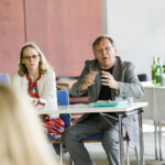 Pfingstdialog Insieme-Gruppe bei der Arbeit