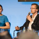 Forum "Die Ethik des digitalen Diskurses. v.l.n.r. Moderatorin Sandra Thier (diego5), Medienwissenschafter Bernhard Pörksen