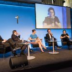 Forum "Die Ethik des digitalen Diskurses. v.l.n.r. Gerfried Stocker (Geschäftsführer der Ars Electronica), ORF-Generaldirektor Alexander Wrabetz, Moderatorin Sandra Thier (diego5), Medienwissenschafter Bernhard Pörksen, Buchautorin Ingrid Brodnik, Markus Mair (Generaldirektor der Styria Media Group, VÖZ-Präsident)