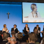 Forum „Europa im globalen Wettbewerb“ – v.l.n.r. Top-Beraterin Antonella Mei-Pochtler (ThinkAustria), IT-Vordenkerin Sarah Spiekermann-Hoff (WU Wien), Moderator Thomas Mayer (DerStandard), Landesrätin Barbara Eibinger-Miedl, BusinessEurope-CEO Markus Beyrer, Top-Manager Siegfried Wolf.